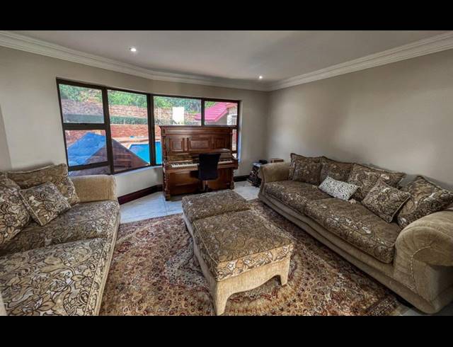 6 BEDROOM HOUSE FOR SALE IN MEYERSDAL